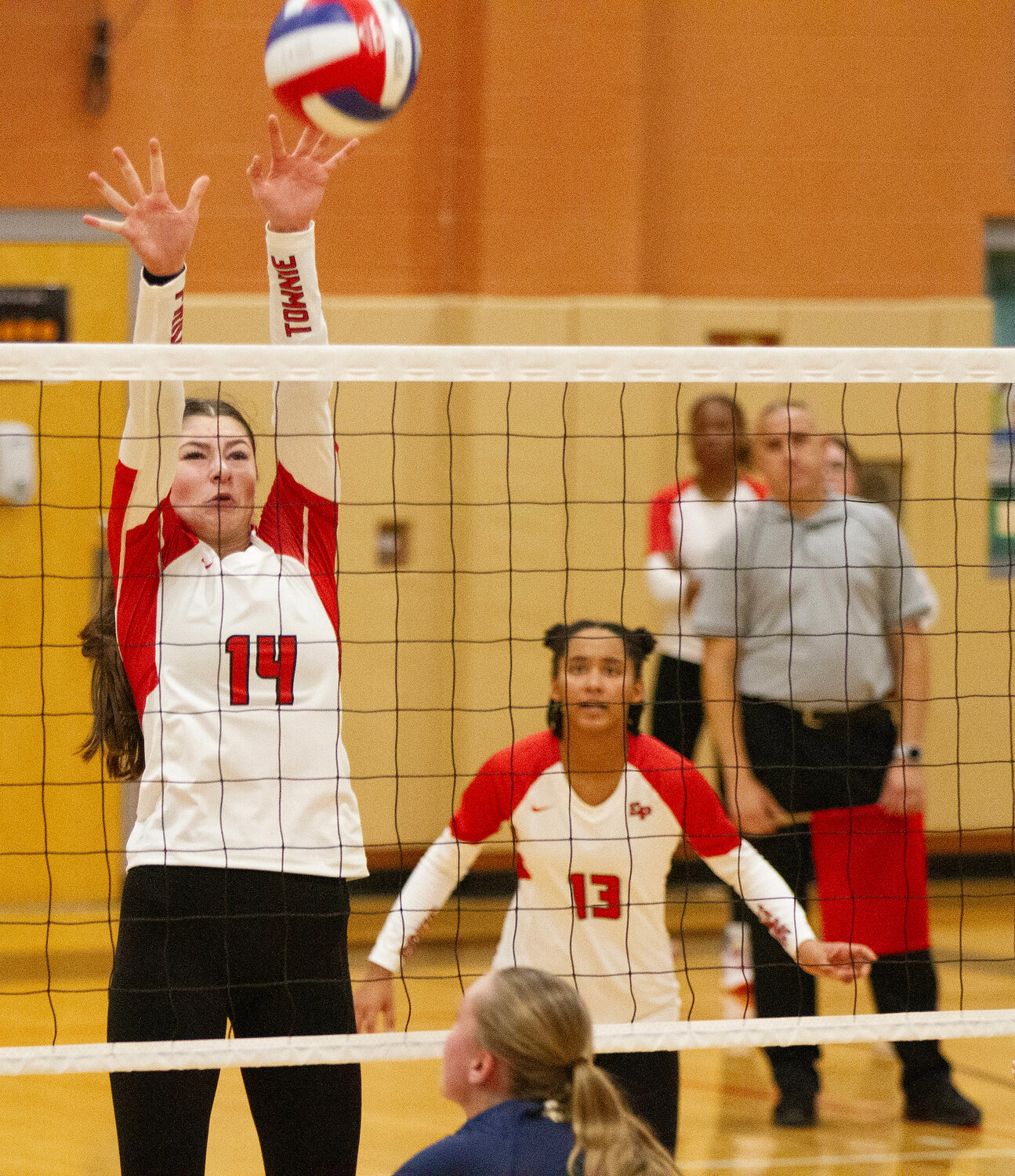 Top-seeded Townies edge Eagles in Division II girls' volleyball